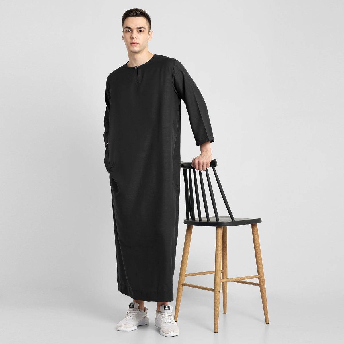 Palette of Elegance Black Thobe