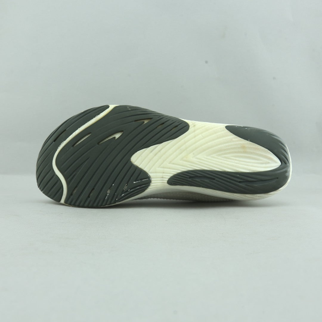 NEW BALANCE  FUELCELL REBEL V3