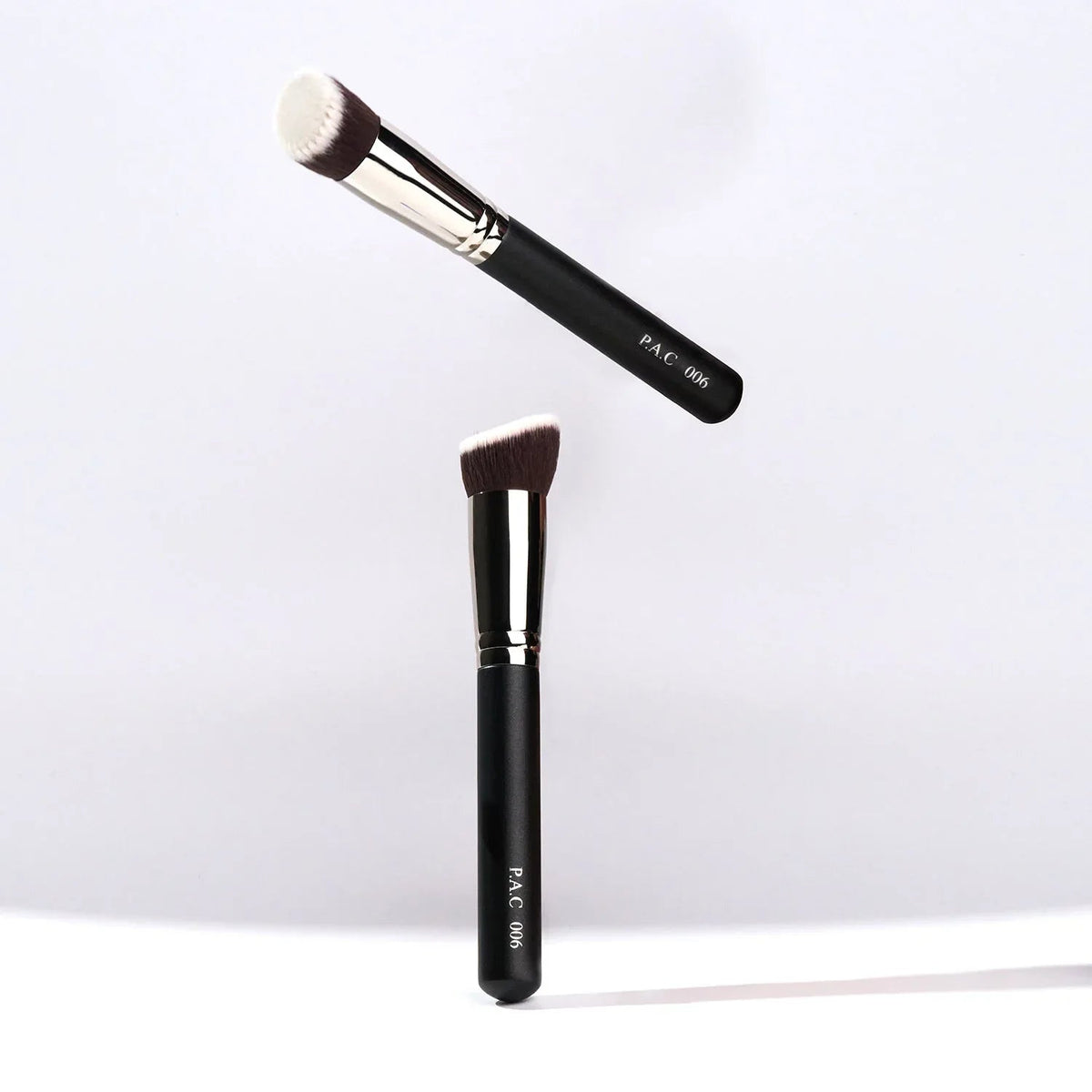 Foundation Application Brush 006