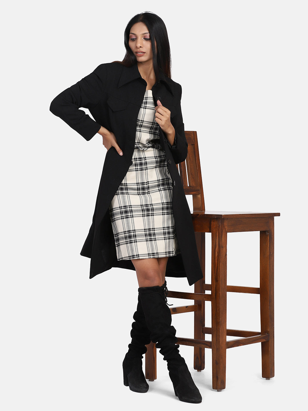 Formal Black Overcoat with Spread Collar and Button Closure