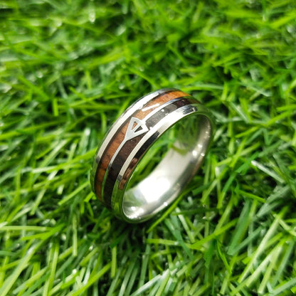 Wood Arrow Grain Titanium Ring (Silver)