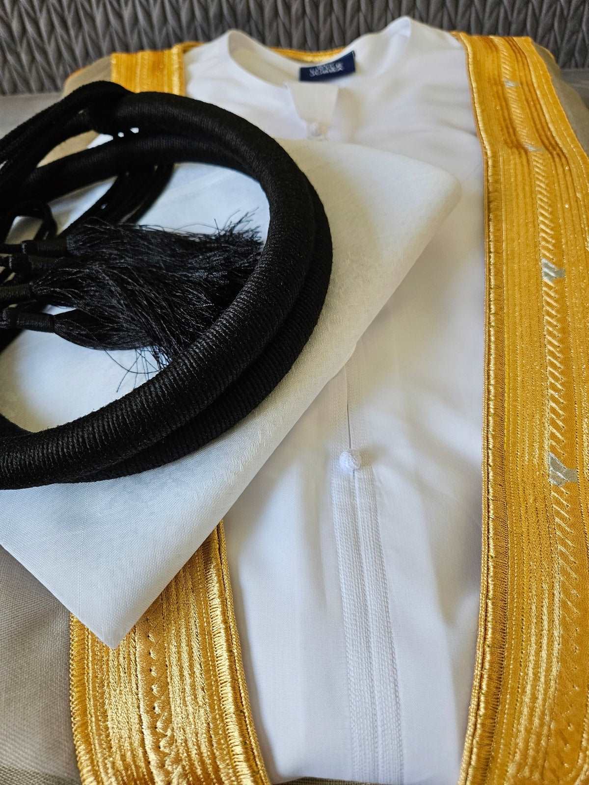 Mens Emirati Thobe 5 Pcs Set (White Shemagh)