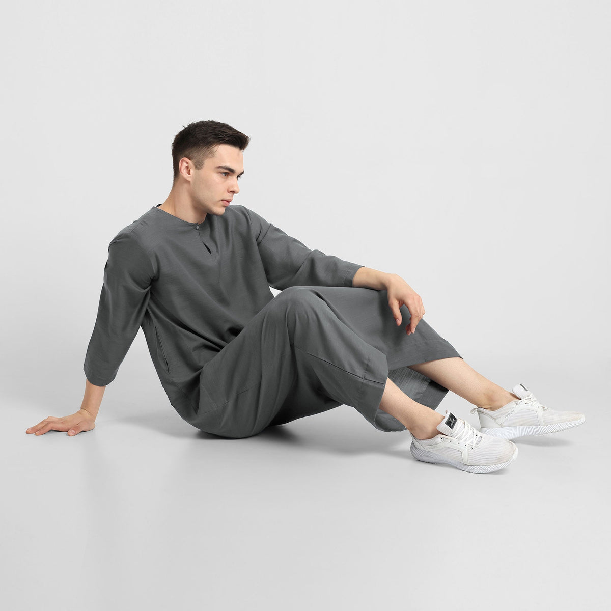 Palette of Elegance Grey Thobe