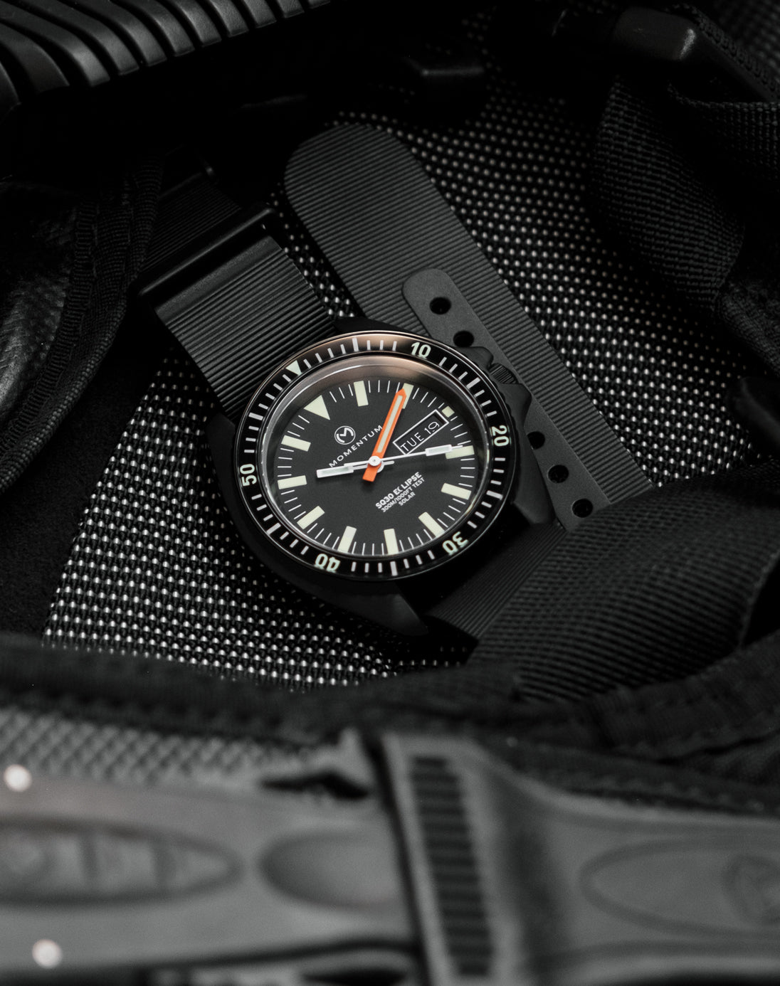 Sea Quartz 30 Eclipse - Solar Black-Ion [42mm]
